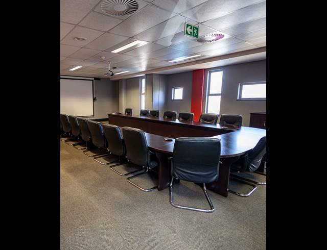 2,002M² OFFICE TO LET IN WATERFALL